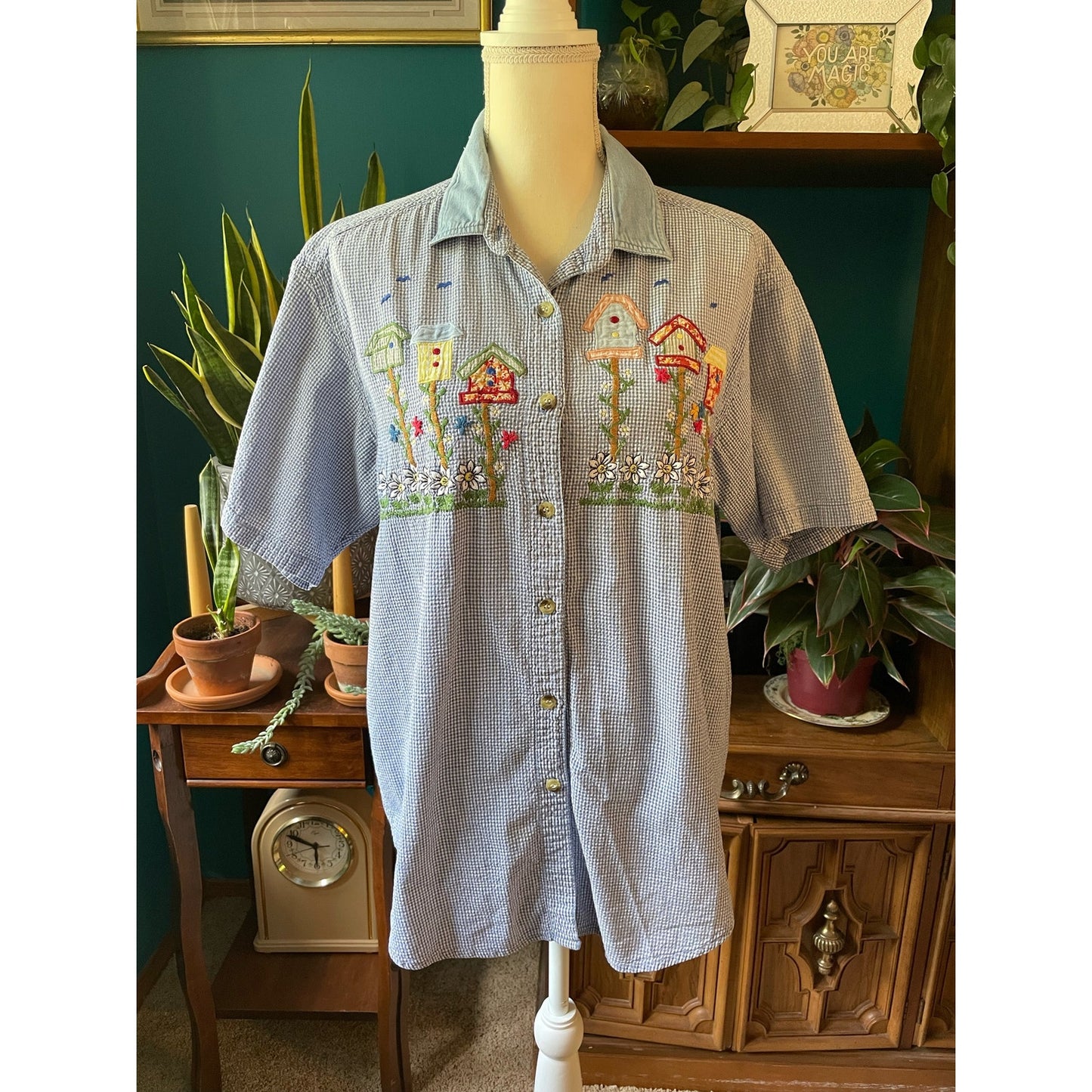 Gingham Embroidered Shortsleeved Shirt Women’s XL Blue and White Flowers & Bird Houses Grannycore